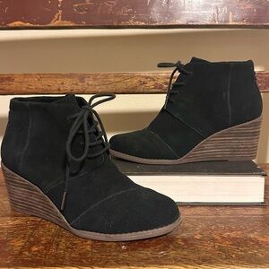 TOMS Hyde Black Suede Wedge Ankle Boots Lace Up Booties